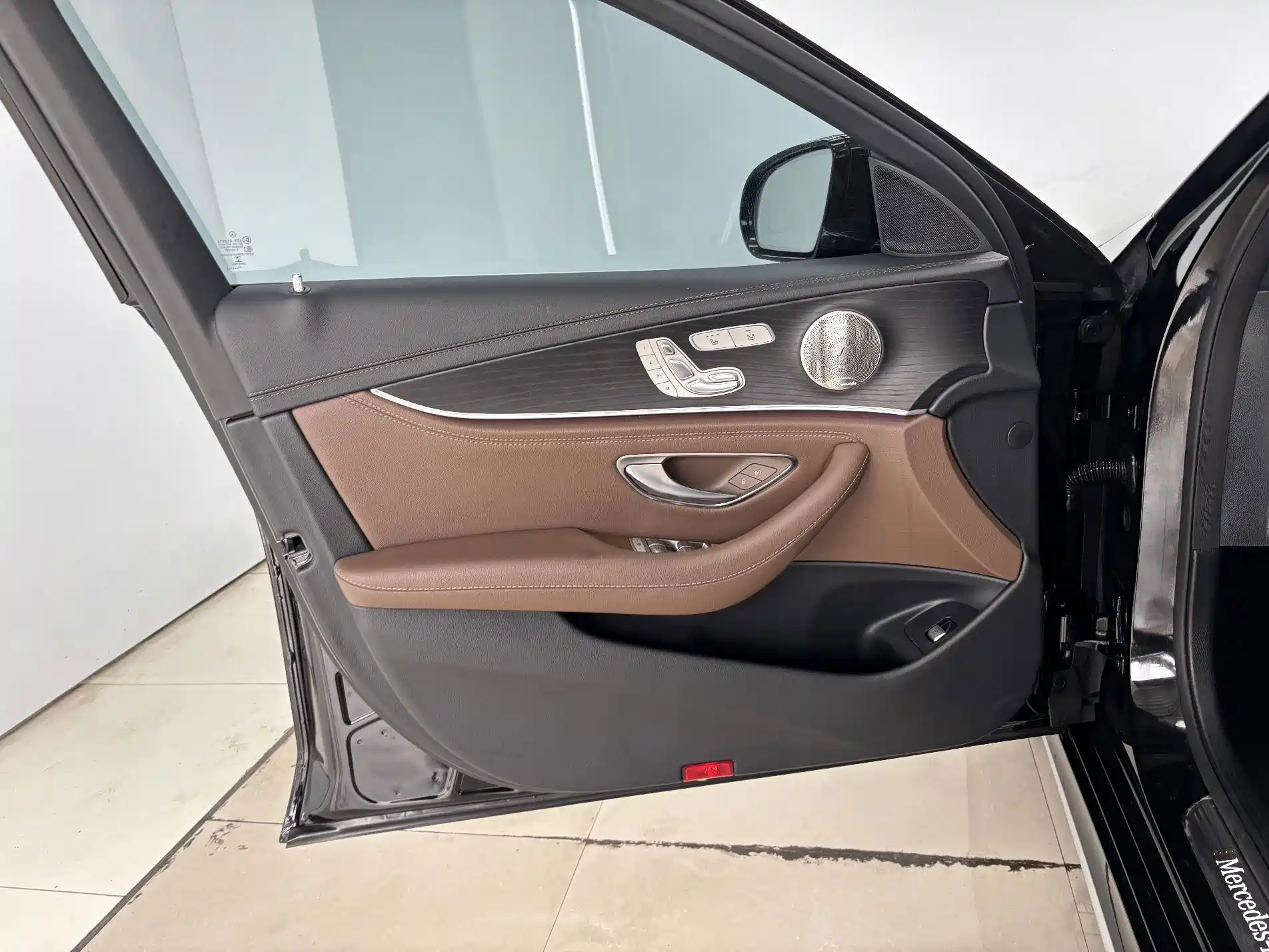 Фото 10 - Mercedes-Benz E-Class