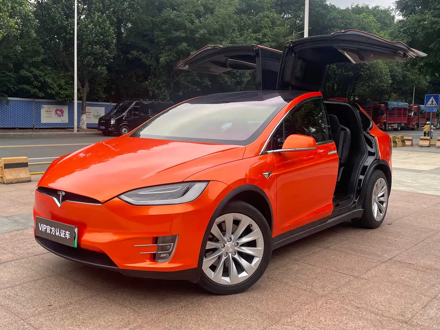 TESLA MODEL X
