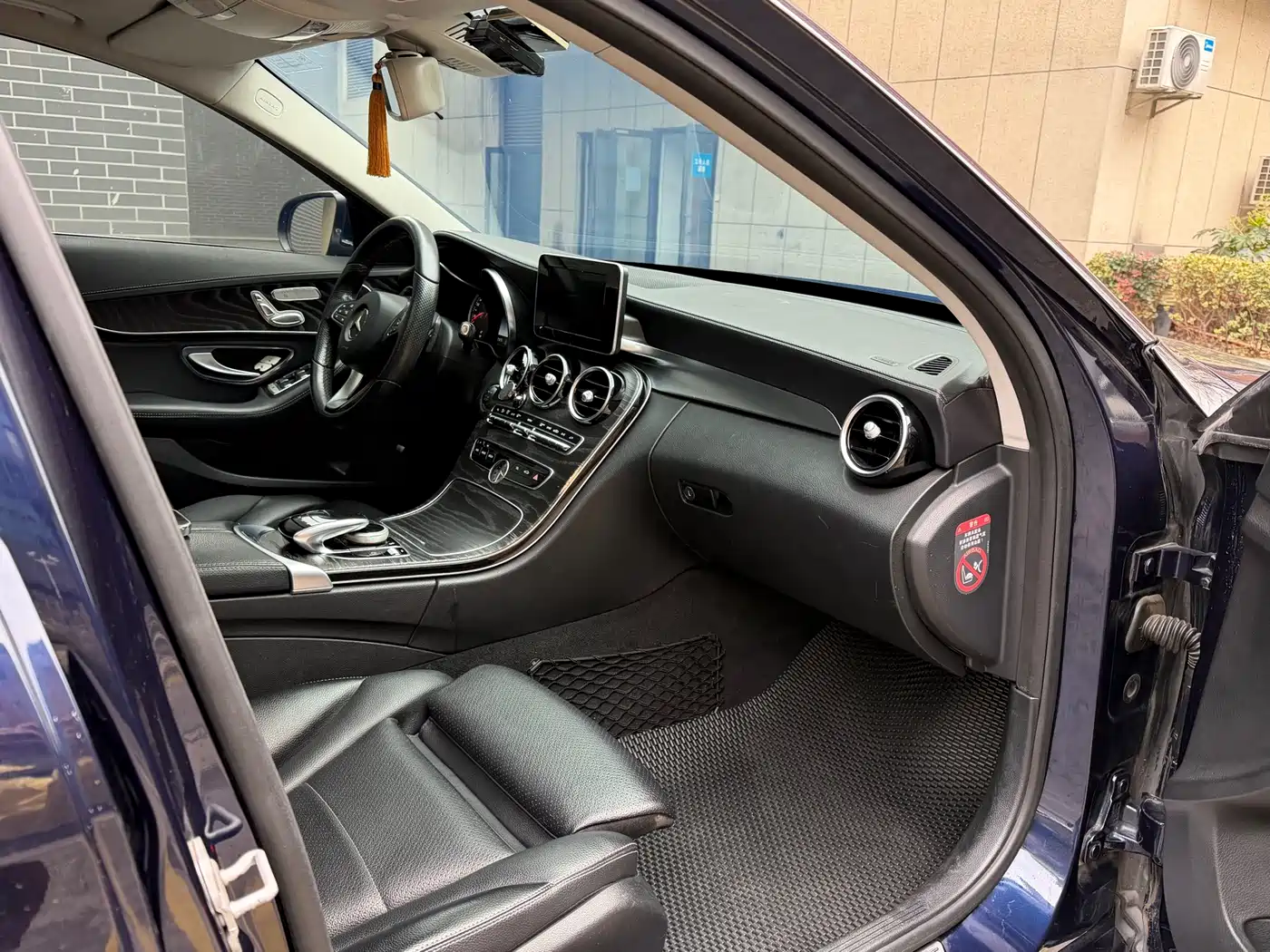 Mercedes-Benz C-Class 2015 Facelift C 200 L Sport фото 5
