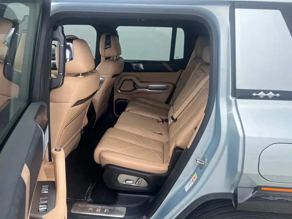 Fang Cheng Bao Leopard 8 2024 2025 Zhiyong Flagship 7-Seater