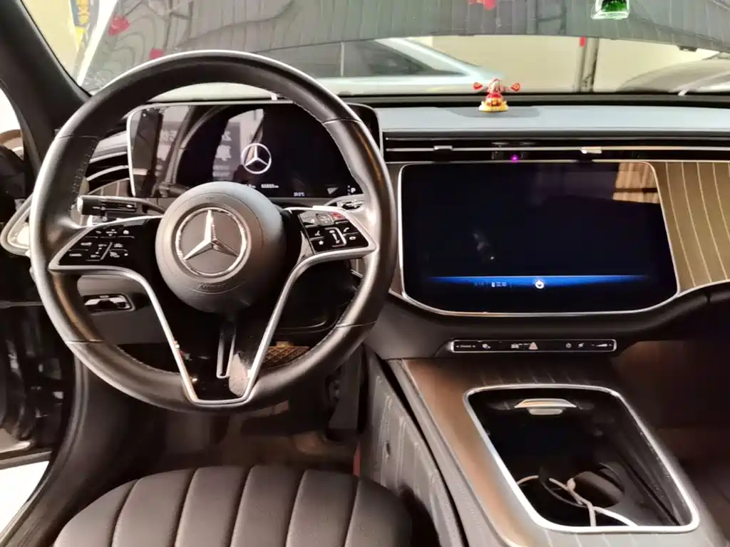 Фото 6 - Mercedes-Benz E-Class