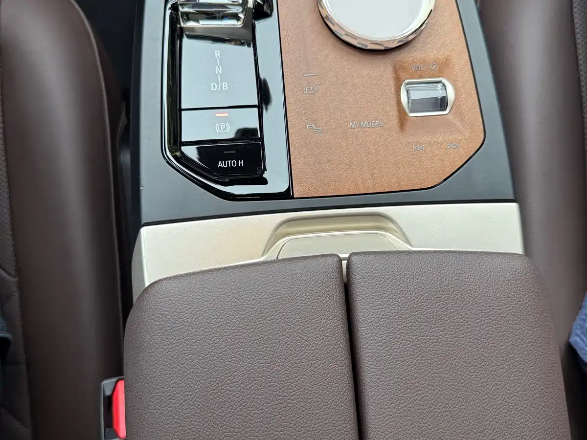 BMW iX 2022 xDrive40 фото 14