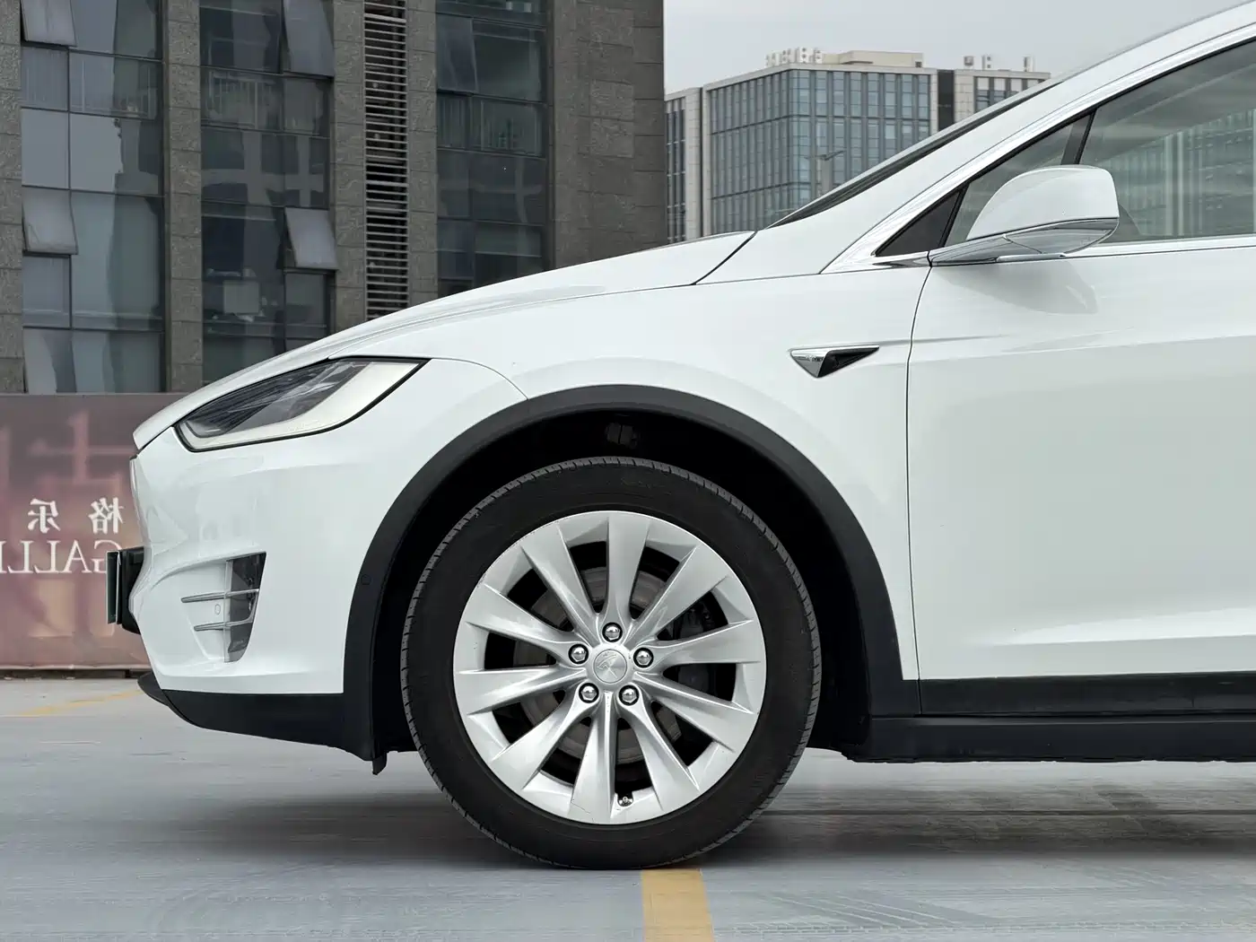 TESLA MODEL X