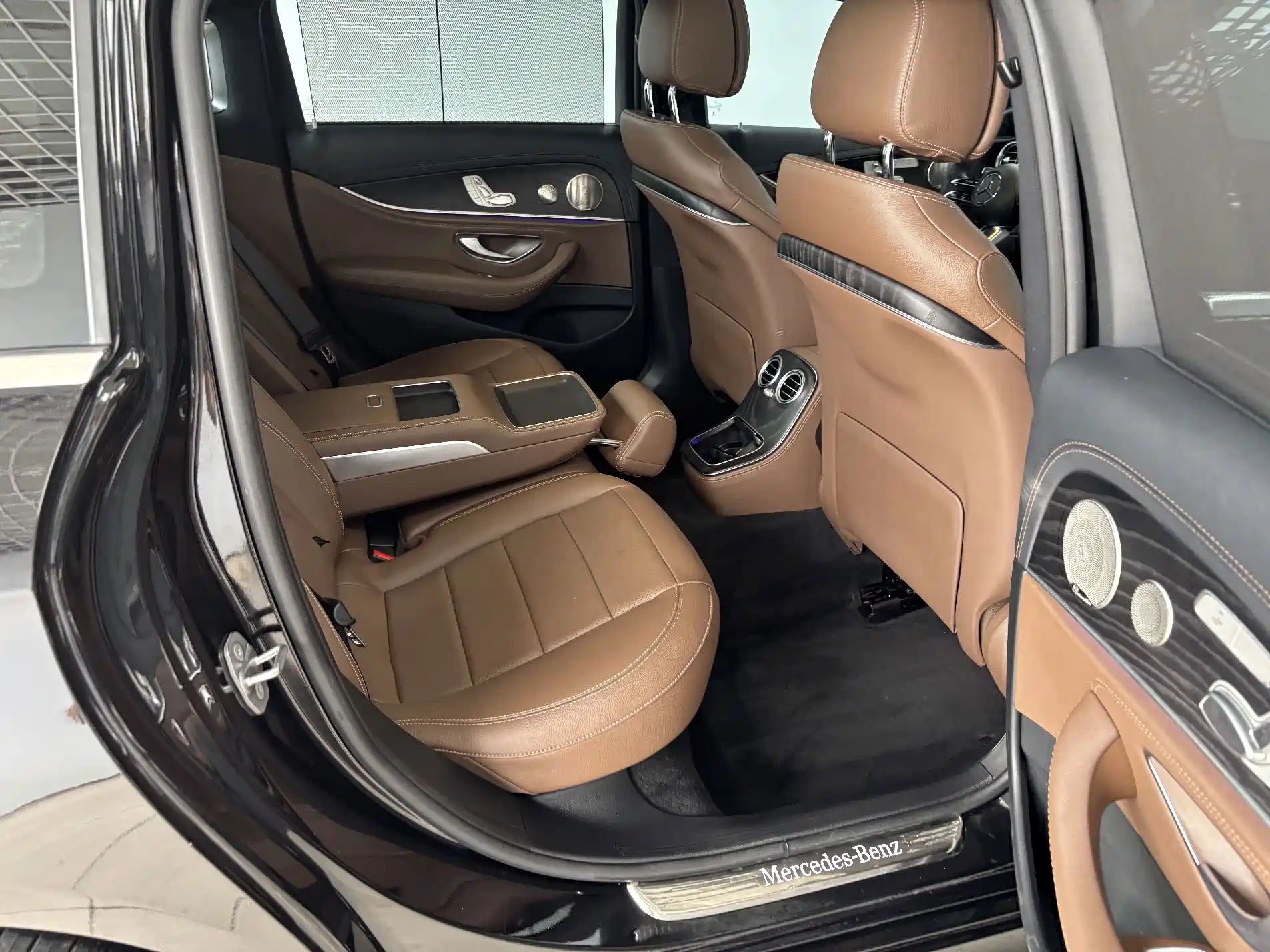 Фото 24 - Mercedes-Benz E-Class