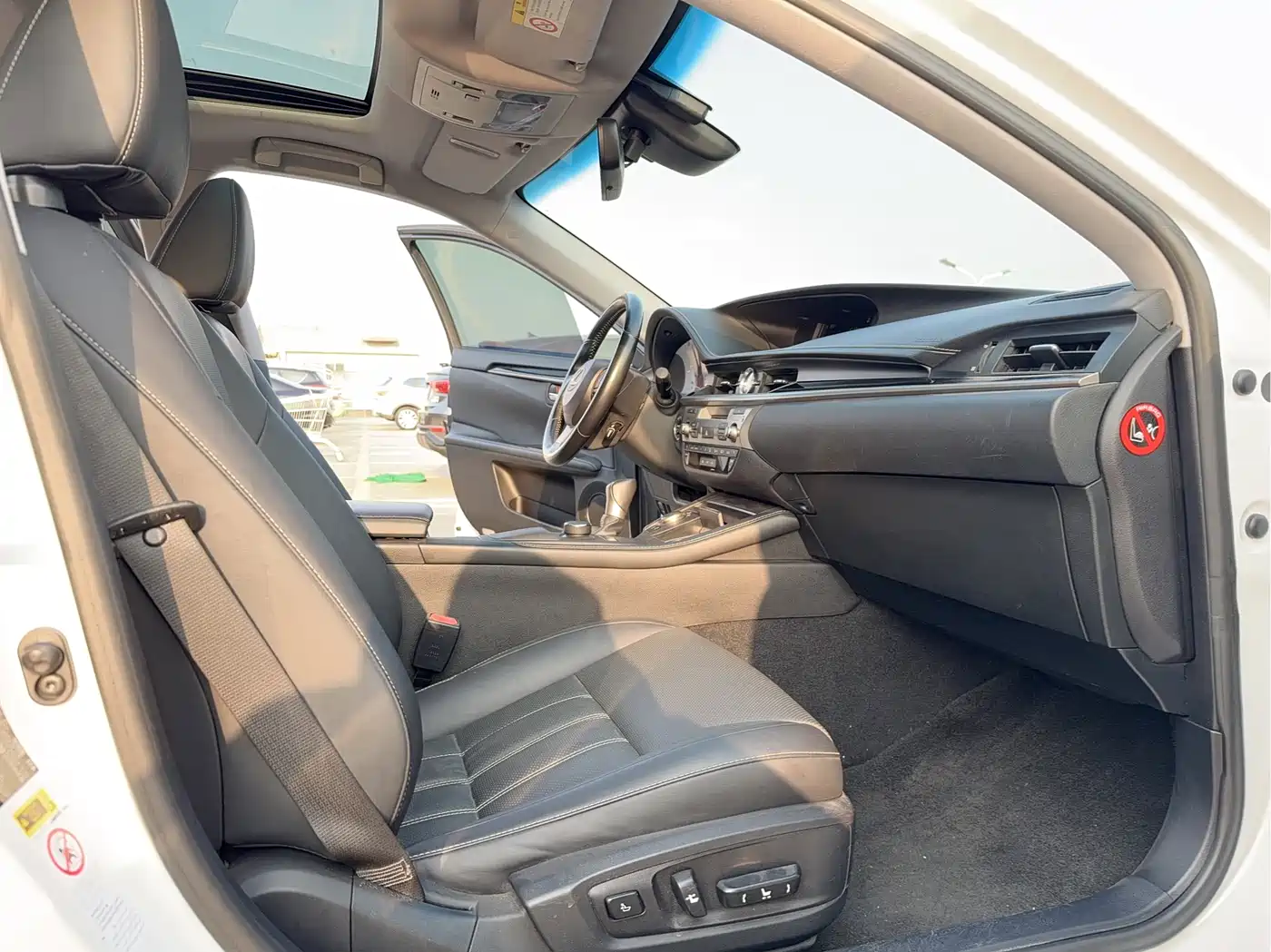 Lexus ES 2015 300h Comfort Edition фото 12