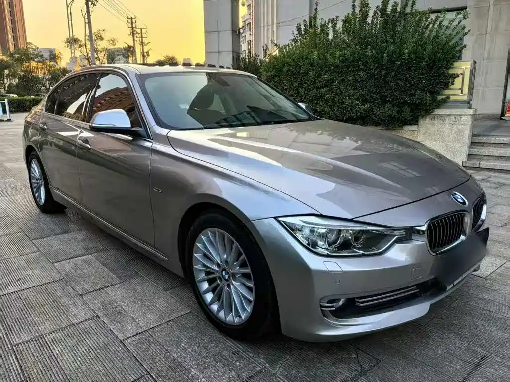 Photo 9 - BMW 3 Series