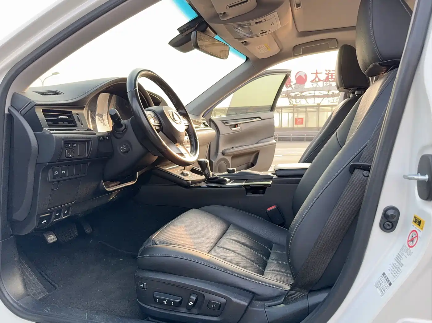 Lexus ES 2015 300h Comfort Edition фото 10