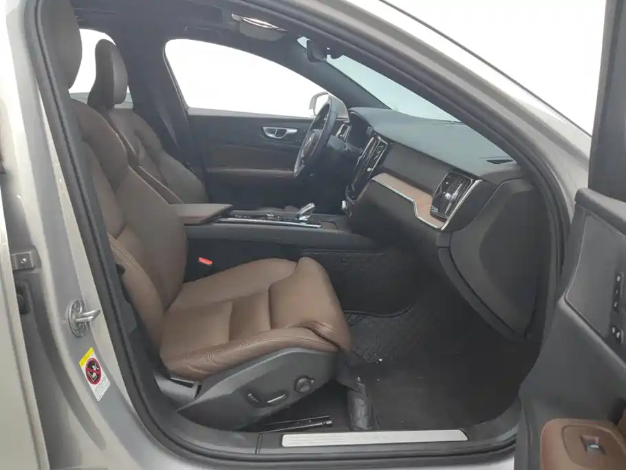 Volvo S60 2024 2025 B4 Smart Elite Luxury Edition