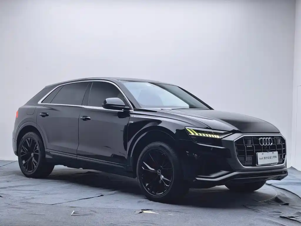 Photo 4 - Audi Q8