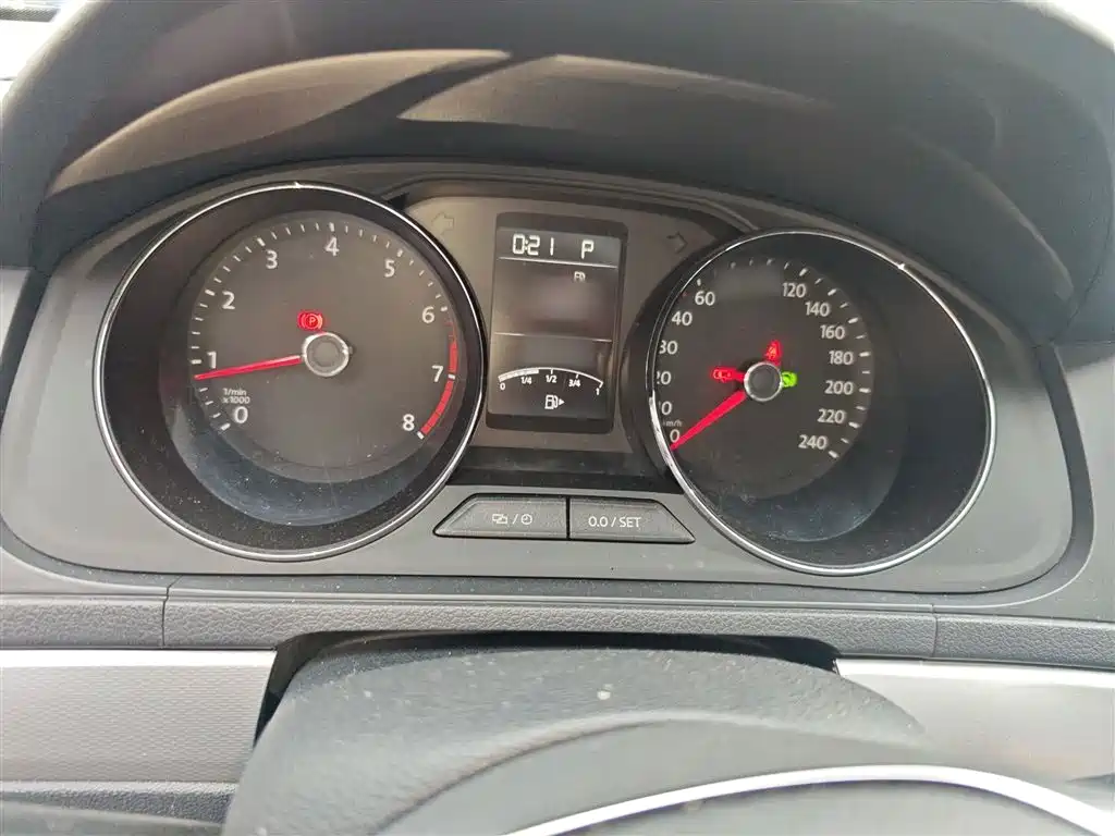 Volkswagen Lavida Tour 2015 1.6L Automatic Comfort Edition фото 4