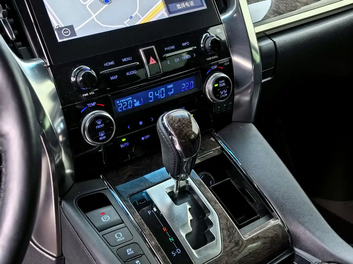 Toyota Alphard 2021 Hybrid 2.5L Premium фото 12