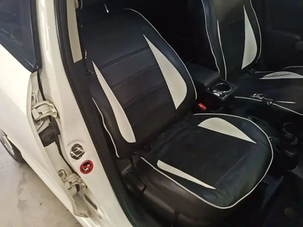Mazda 2 2015 2012 Hatchback Dynamic 1.5L Automatic Value Edition