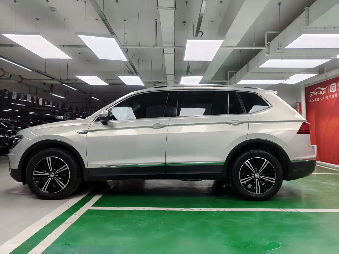 Volkswagen Tiguan L 2017 380TSI Automatic 4WD Luxury Edition фото 8