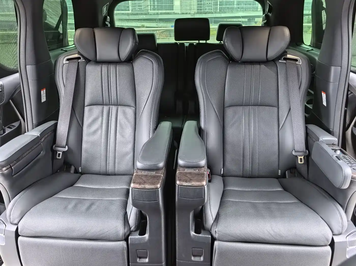 Toyota Alphard 2021 Hybrid 2.5L Premium фото 8