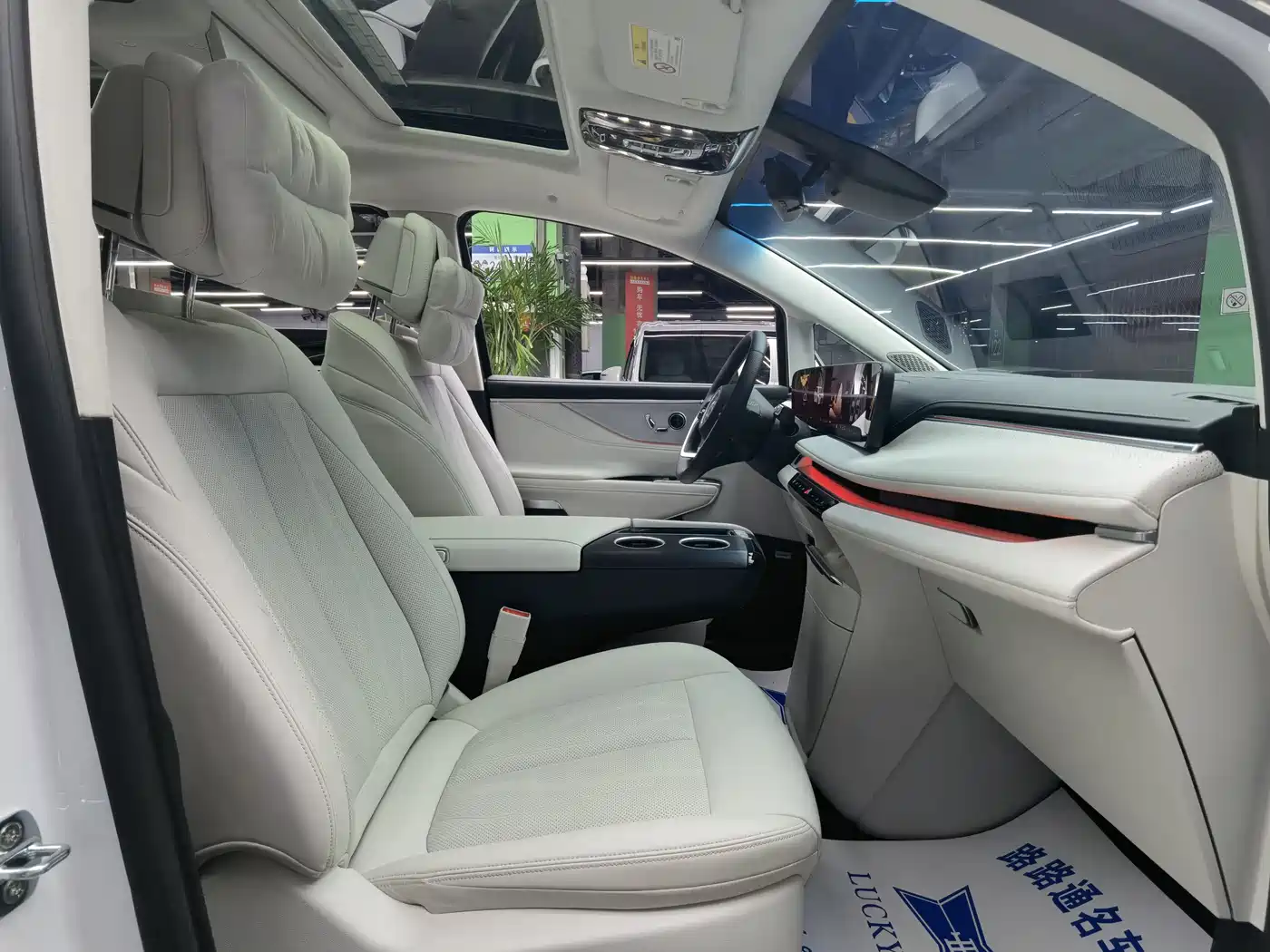 BUICK GL8 NEW ENERGY