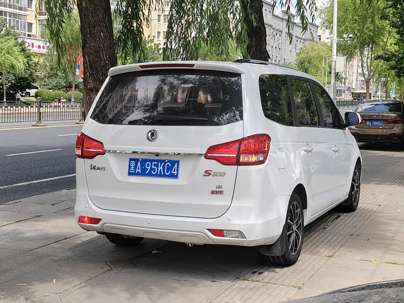 Dongfeng Fengxing Fengxing S500 2016 2016 1.6L CVT Premium