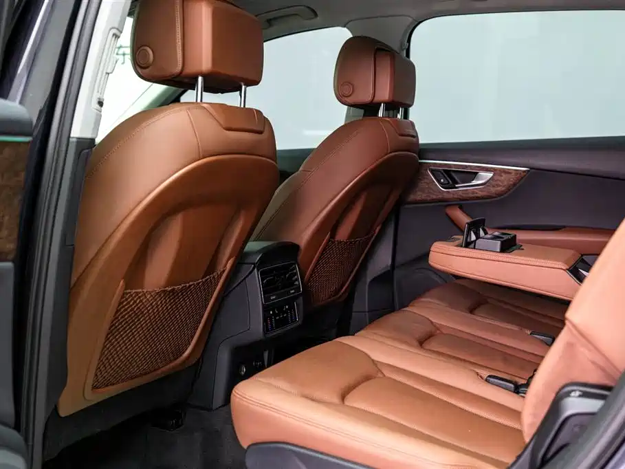 Фото 7 - Audi Q7