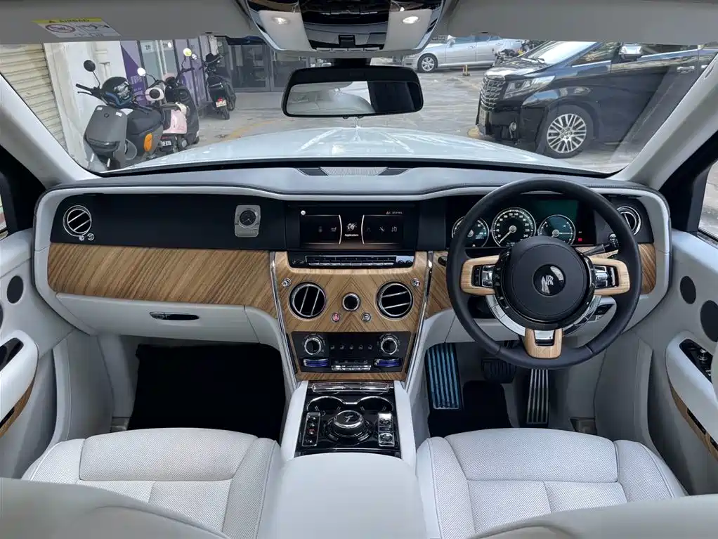Rolls-Royce Cullinan 2024 4-Seater фото 18