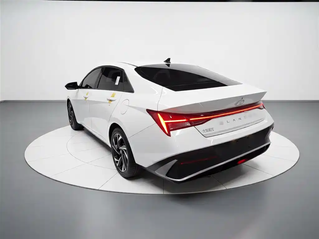 Hyundai Elantra 2023 Model 1.5L CVT LUX Premium Edition фото 5