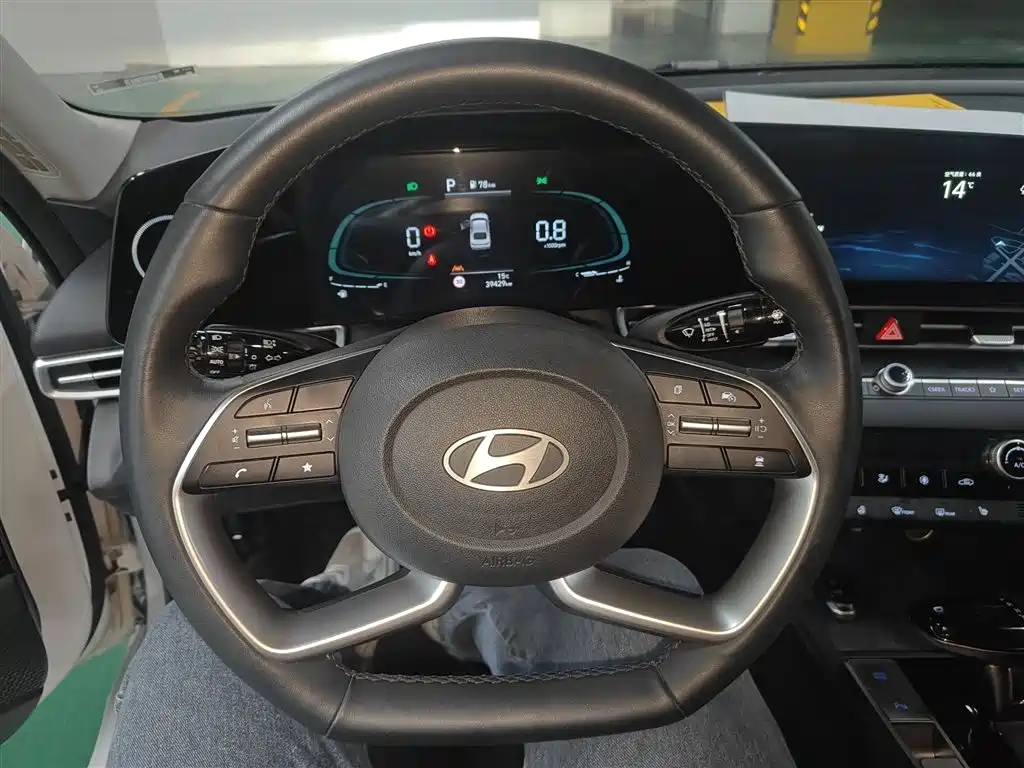 Hyundai Elantra 2023 Model 1.5L CVT LUX Premium Edition фото 11