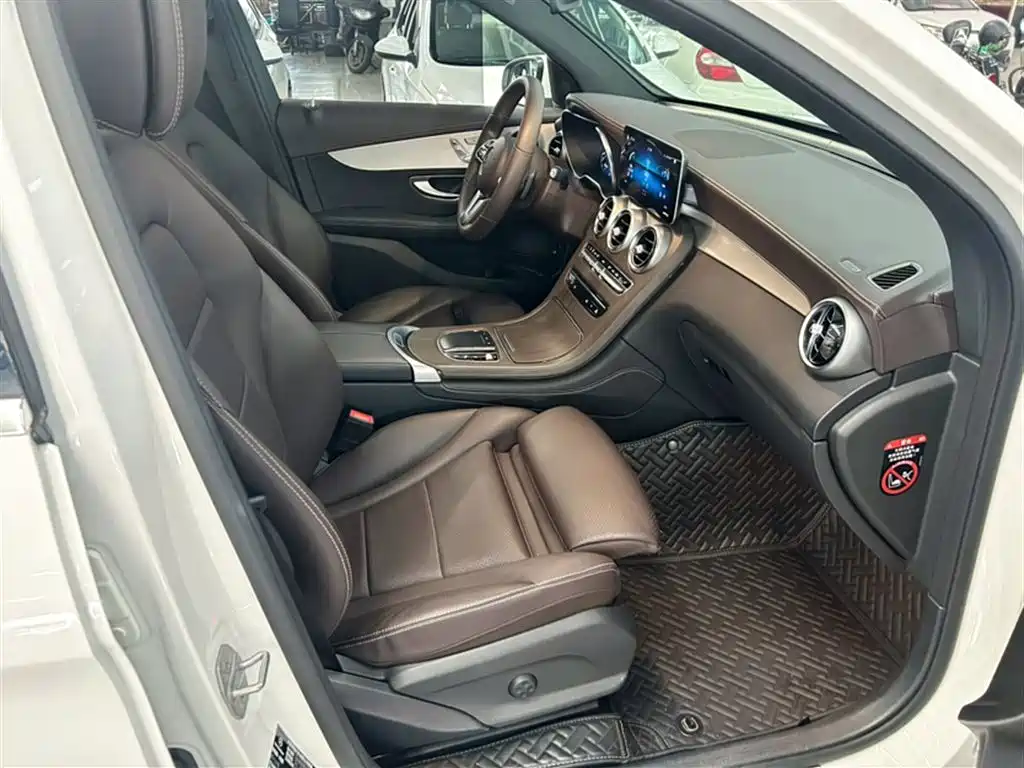 MERCEDES-BENZ GLC