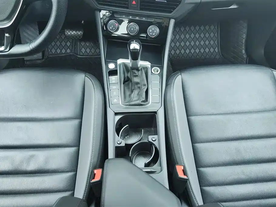 Volkswagen Sagitar 2022 280TSI DSG Surpassing Edition фото 16