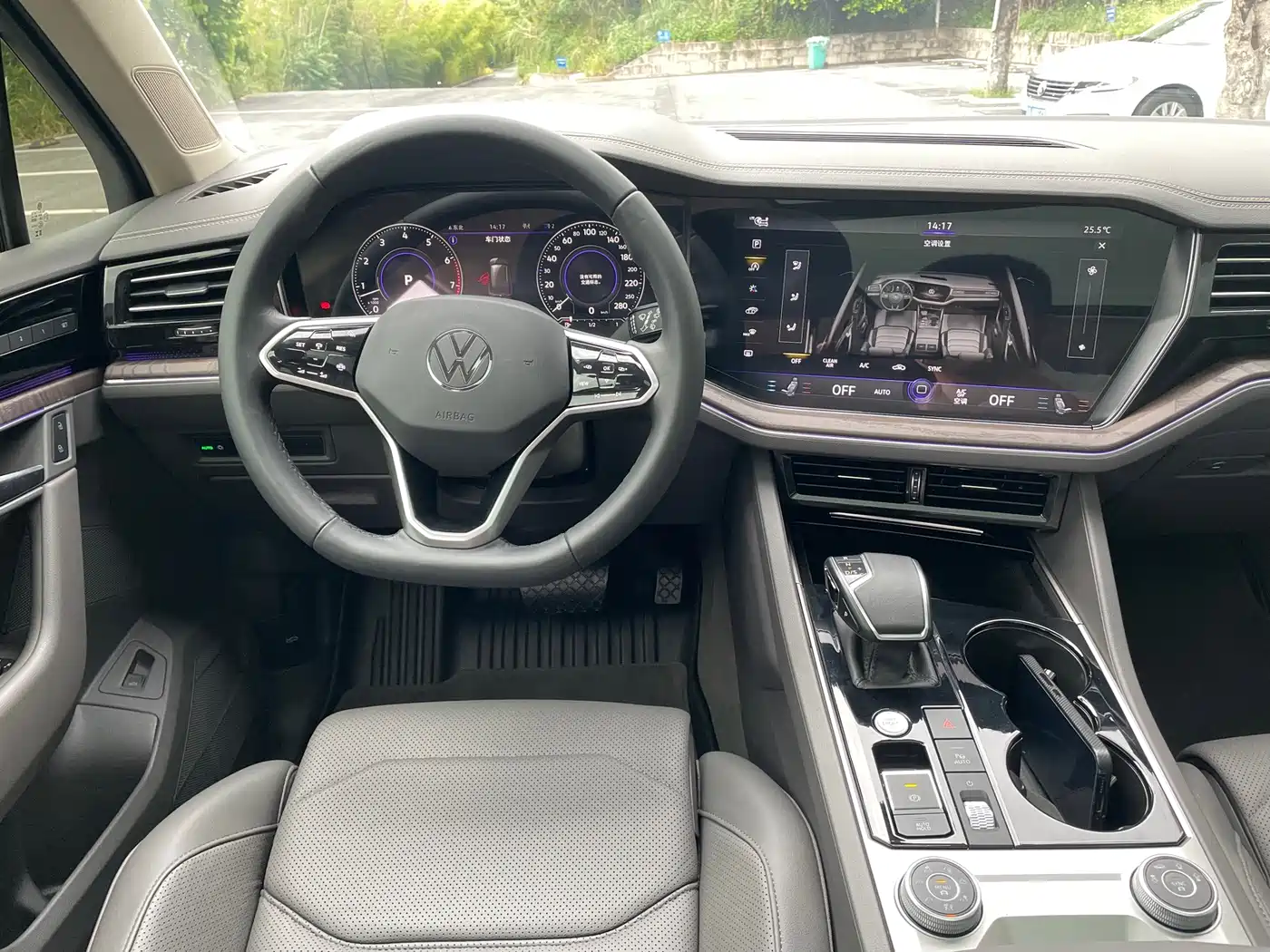 Volkswagen Touareg 2024 2023 3.0TSI R-Line Classic Sports Package