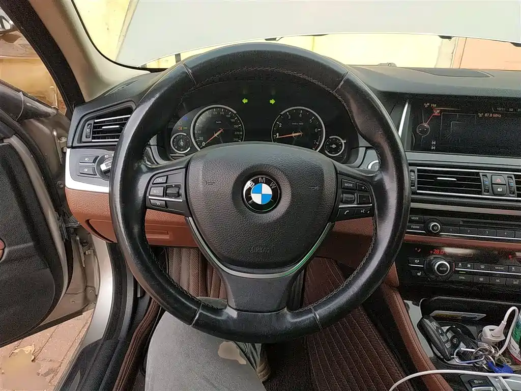 BMW 5 Series 2017 528Li Leading Edition фото 11