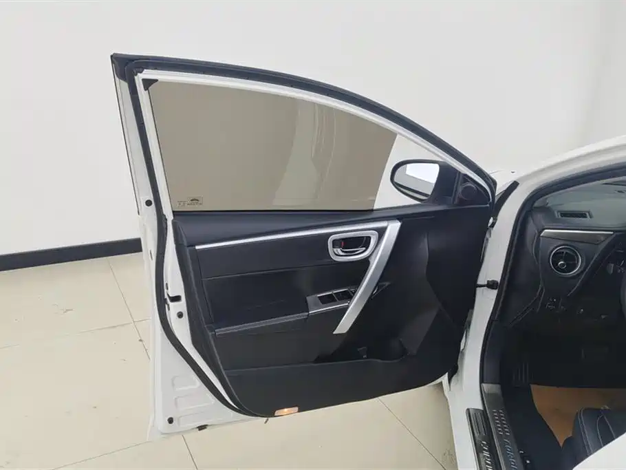 Toyota Corolla 2017 Facelift 1.2T S-CVT GL-i Leather Edition фото 7