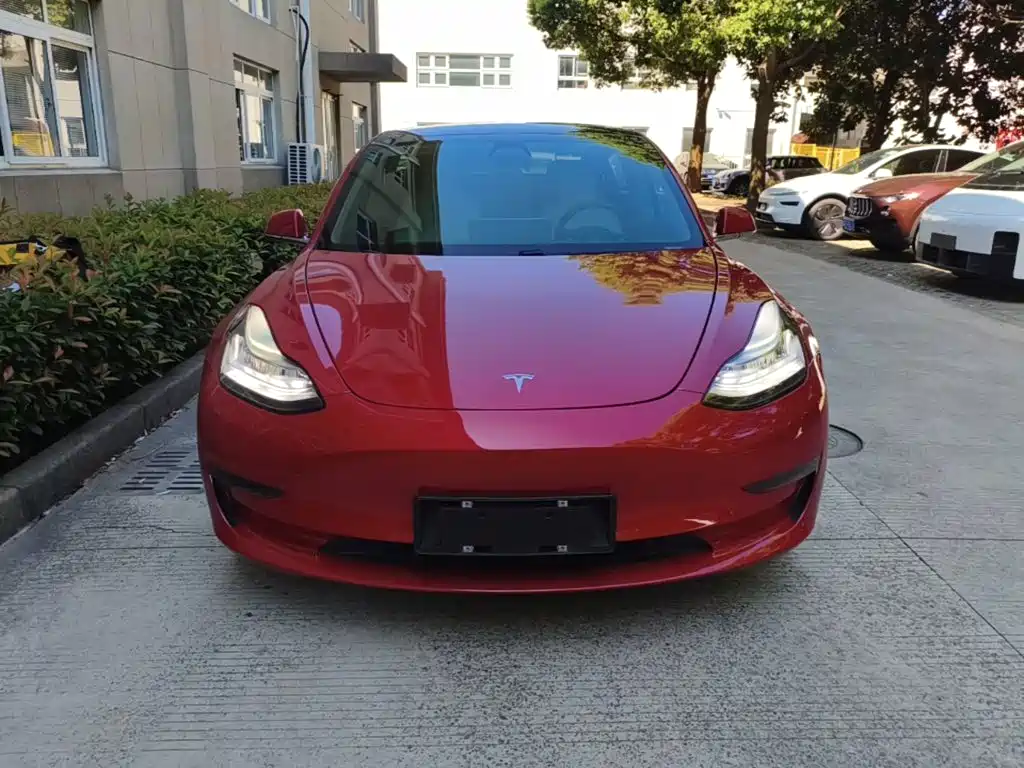 Фото 3 - Tesla Model 3