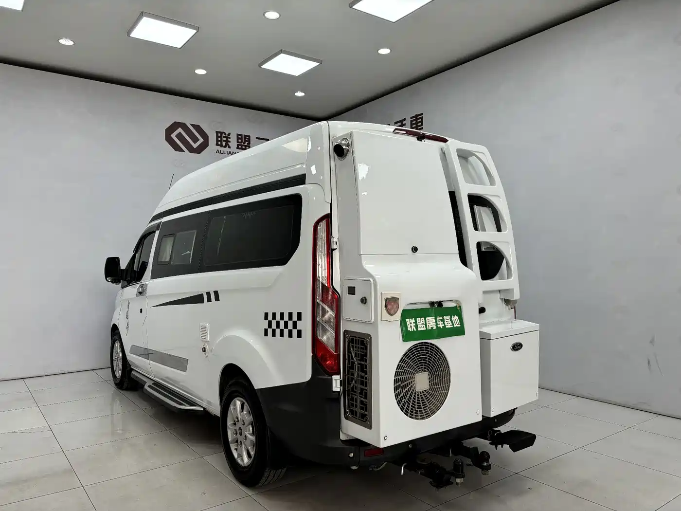 Ford Transit 2019 2019 2.0T Gasoline Automatic Business Travel Version Medium Wheelbase Medium Roof 7-seater China VI