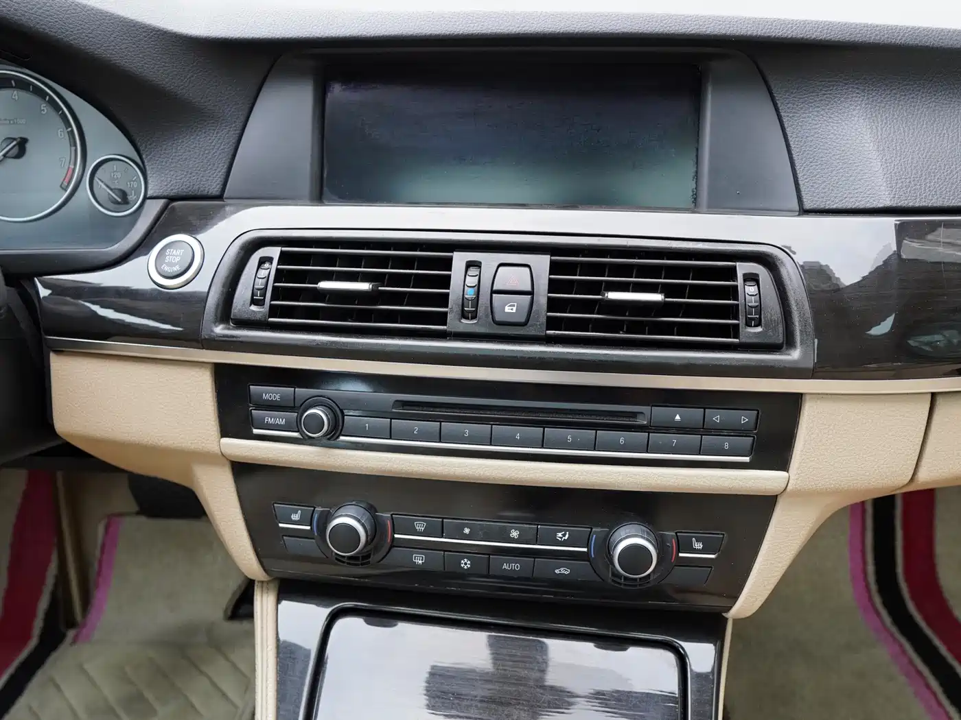 BMW 5 Series 2011 535Li Leading фото 9