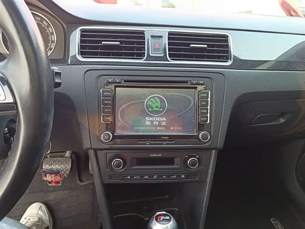 Škoda Skoda Rapid Spaceback 2016 1.6L Automatic Smart Edition фото 9
