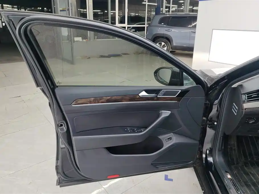 Volkswagen Magotan 2017 330TSI DSG Luxury фото 7