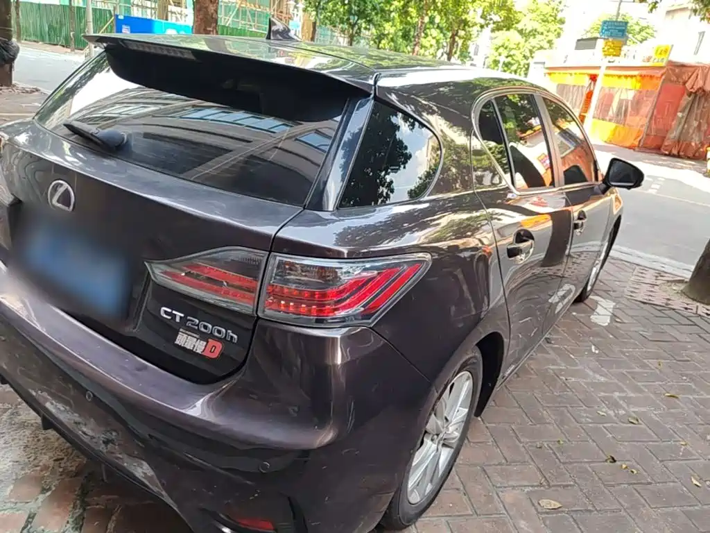 Фото 7 - Lexus CT