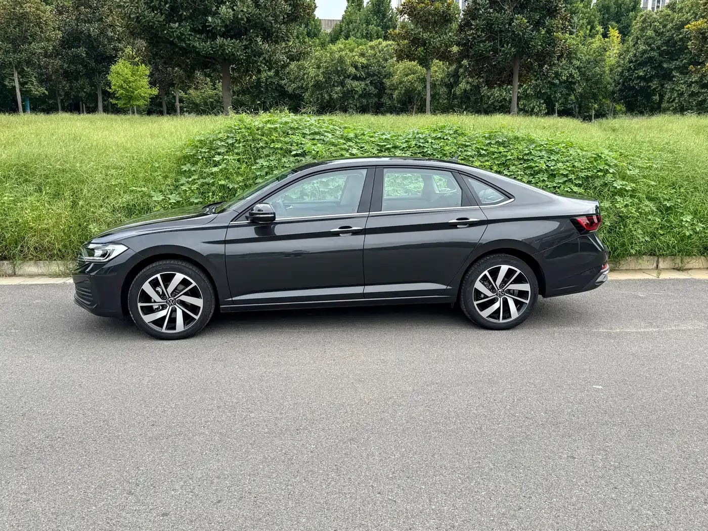 Volkswagen Sagitar 2026 2026 Model Year Facelift 30 Million Special Edition 300TSI DSG Premium Edition