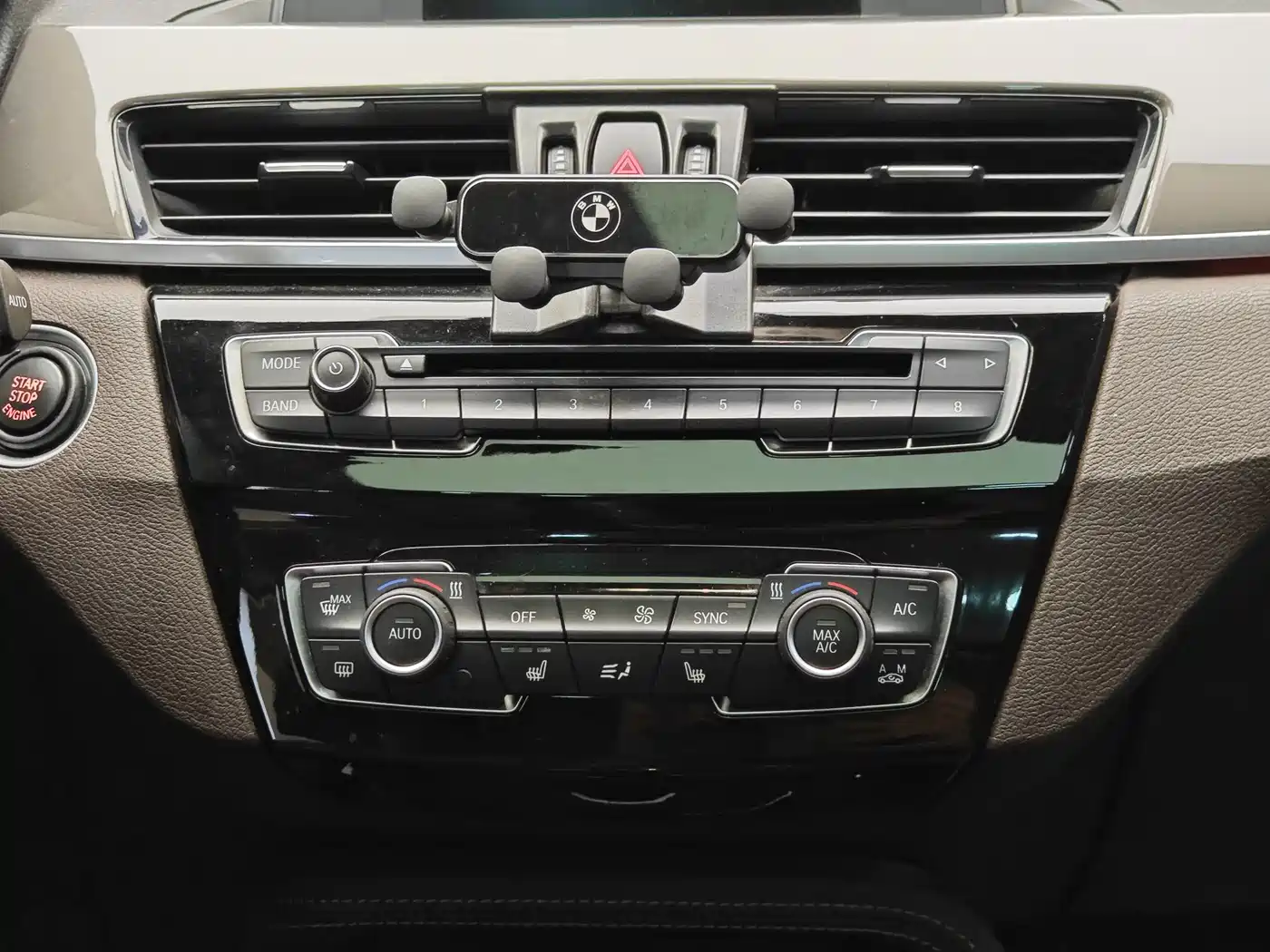 BMW X1 2016 sDrive18Li Luxury Model фото 16