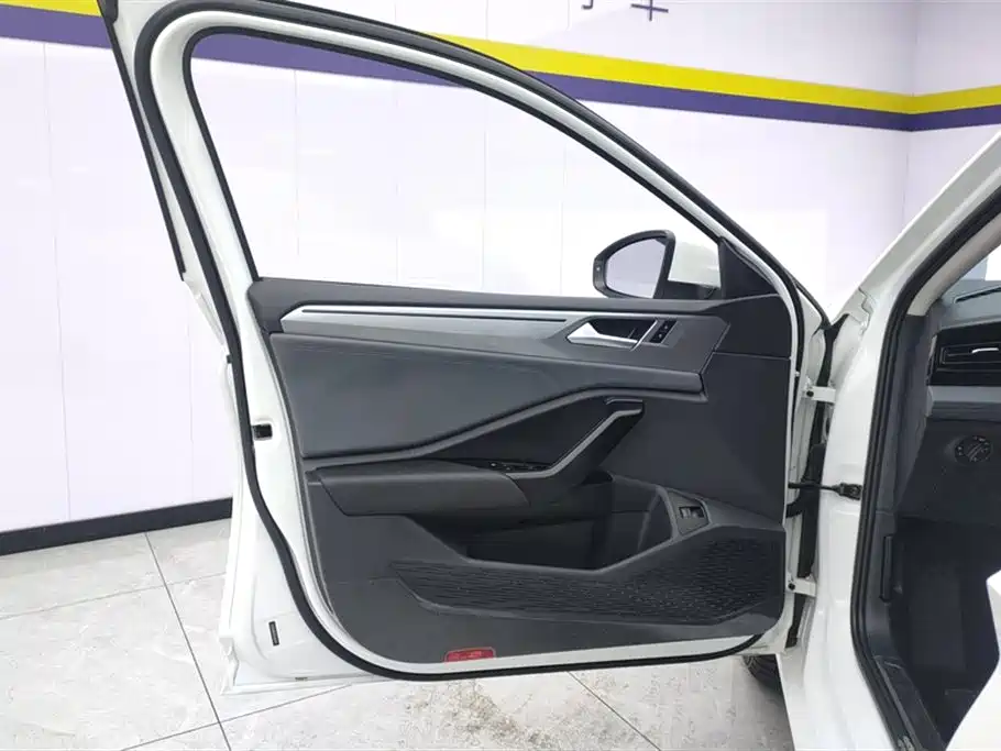 Volkswagen Sagitar 2024 300TSI DSG Flying Edition фото 7