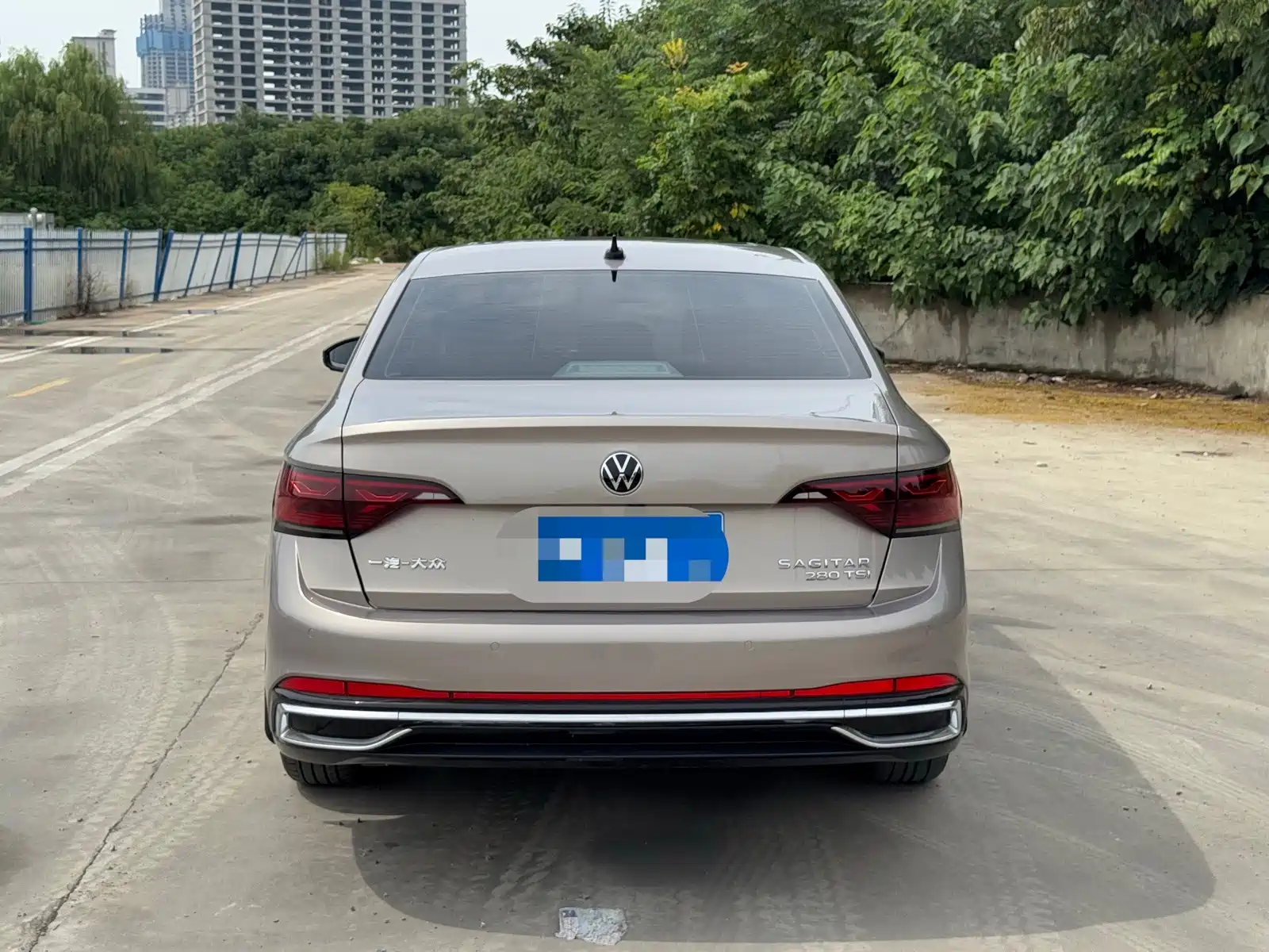 Photo 10 - Volkswagen Sagitar