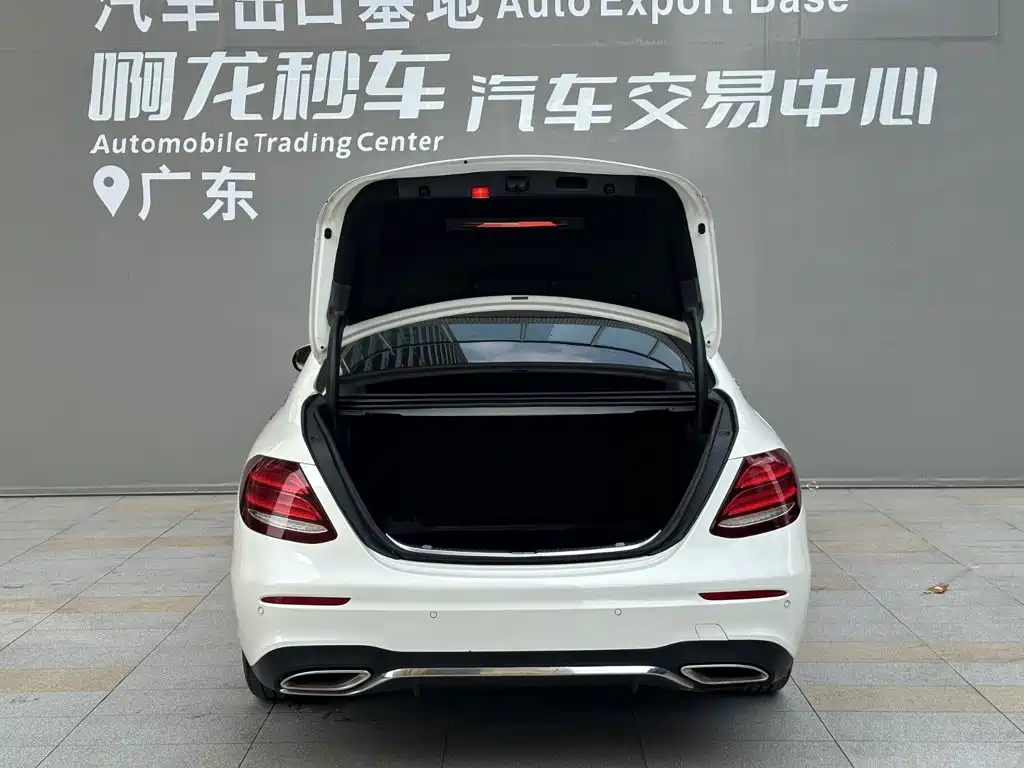 Фото 14 - Mercedes-Benz E-Class