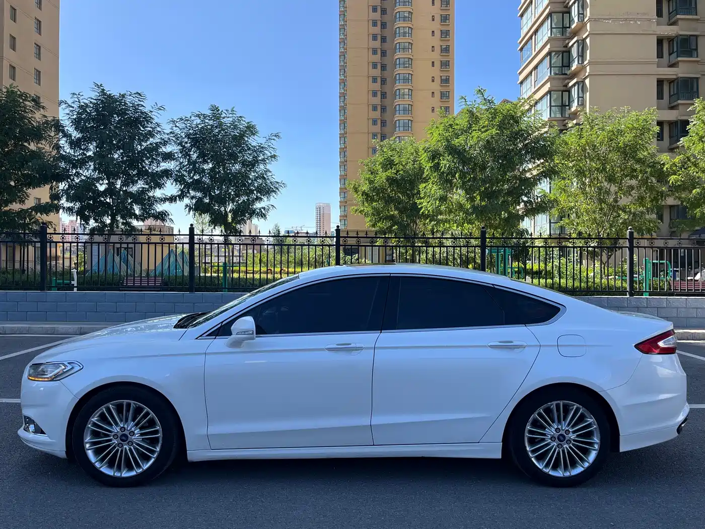Фото 12 - Ford Mondeo