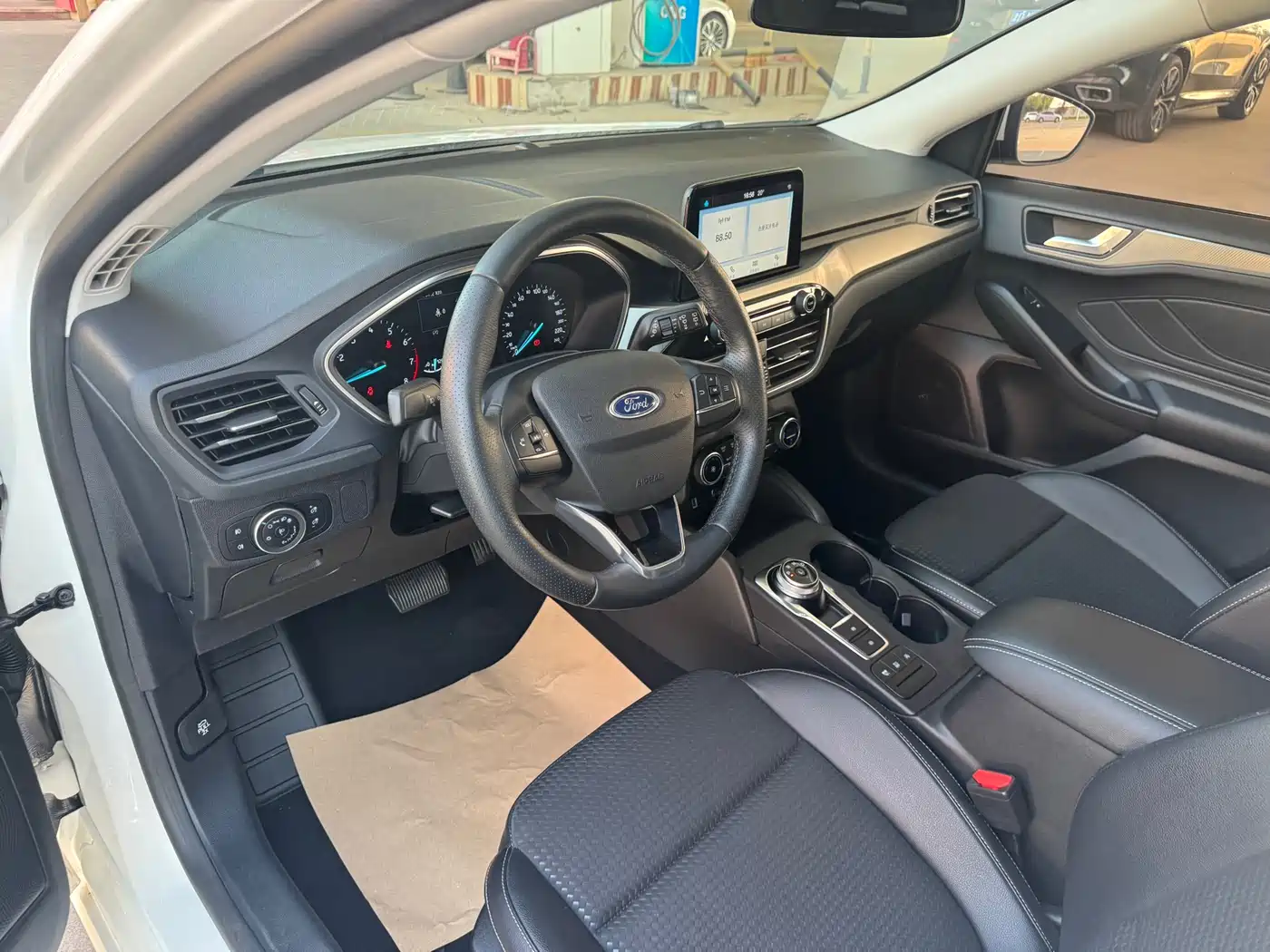 FORD FOX