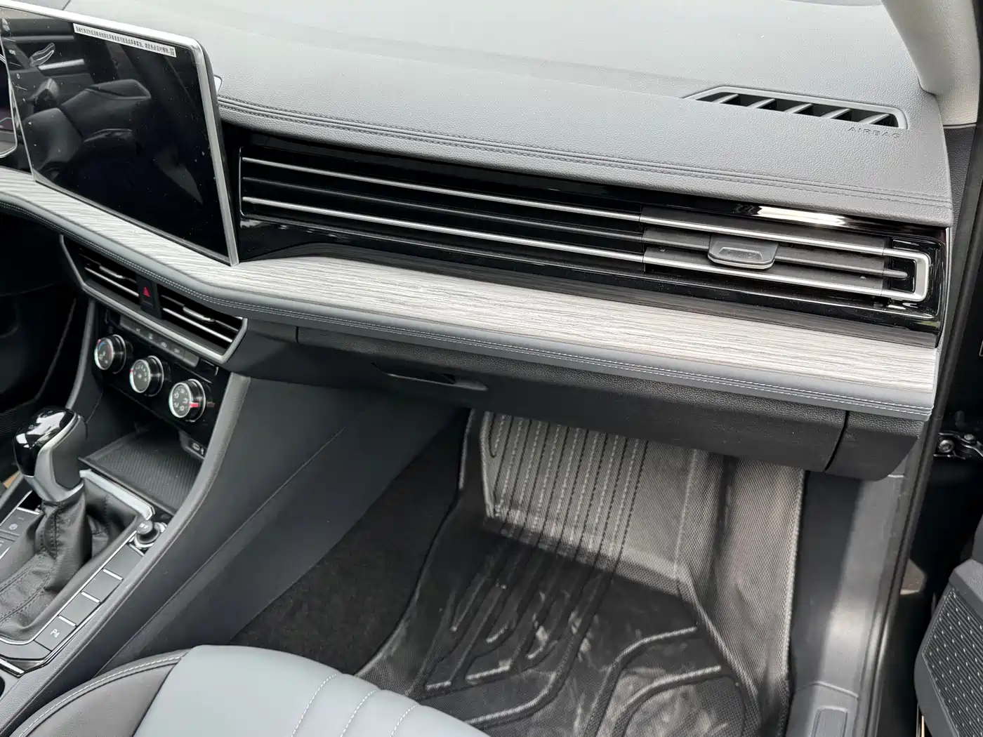 Volkswagen Sagitar 2026 2026 Model Year Facelift 30 Million Special Edition 300TSI DSG Premium Edition