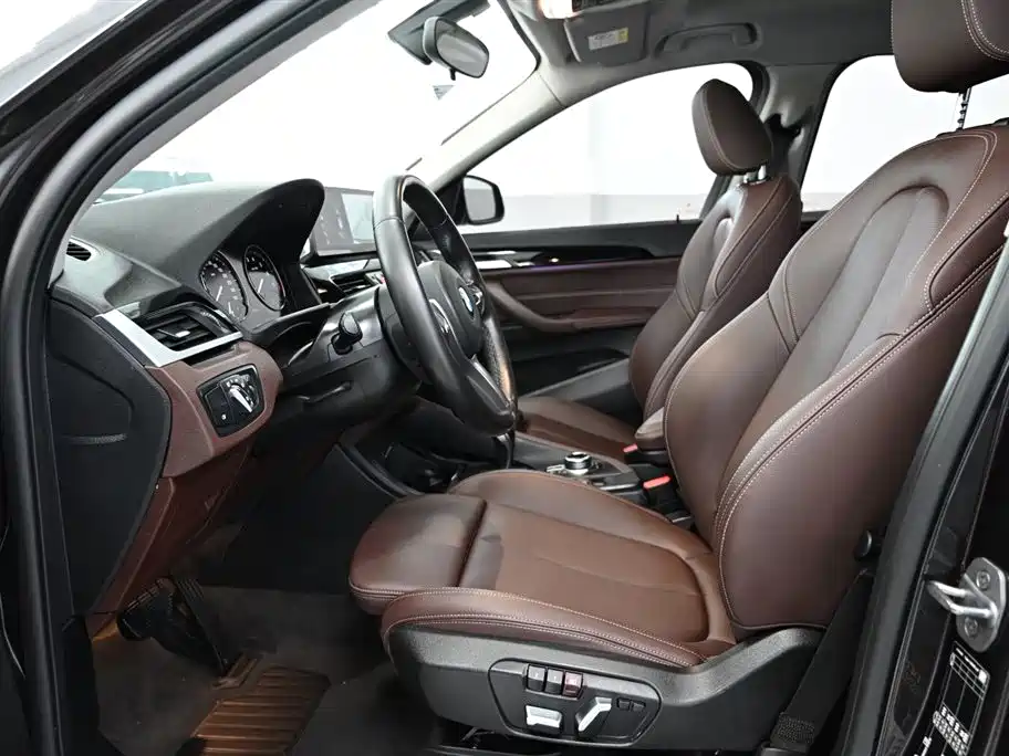 BMW X1 2022 sDrive25Li Leading фото 17