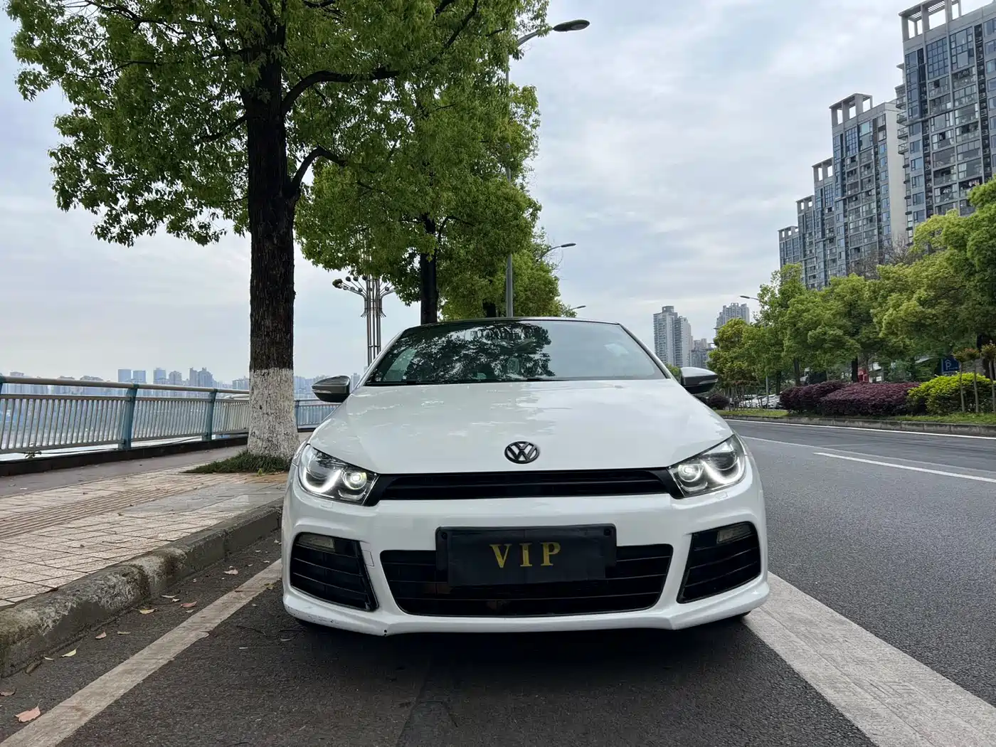 Volkswagen Scirocco 2011 2.0TSI Luxury фото 2
