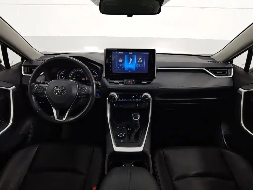 Фото 5 - Toyota RAV4