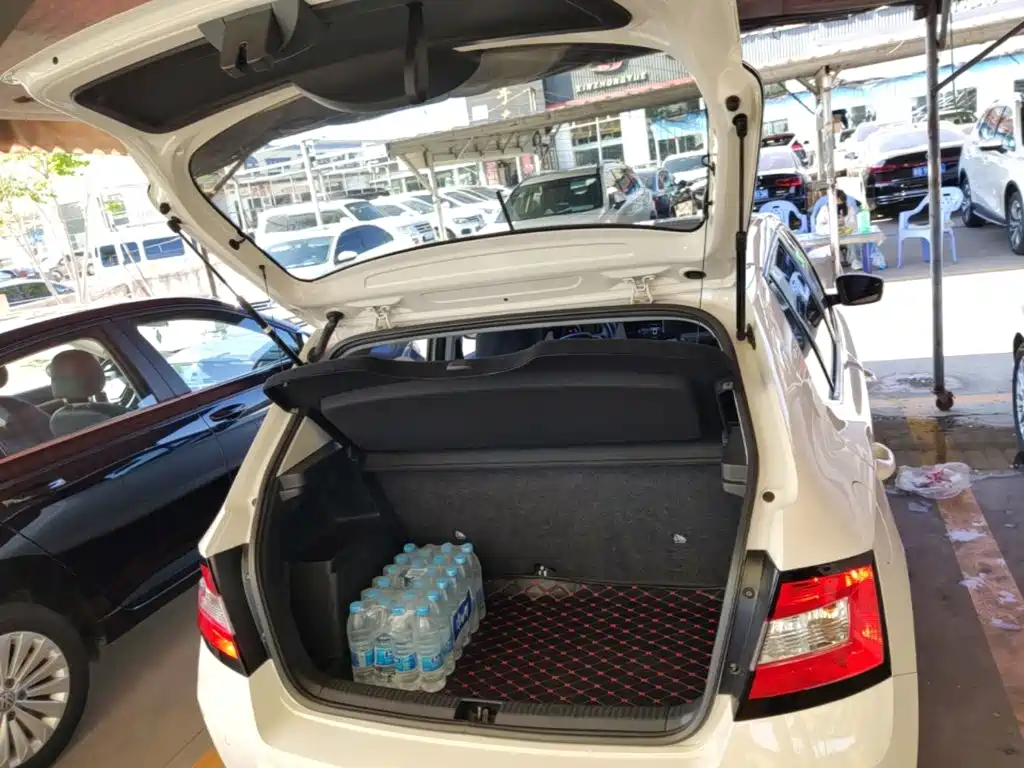 Škoda Fabia 2017 2016 1.4L Automatic Car Enjoy Edition