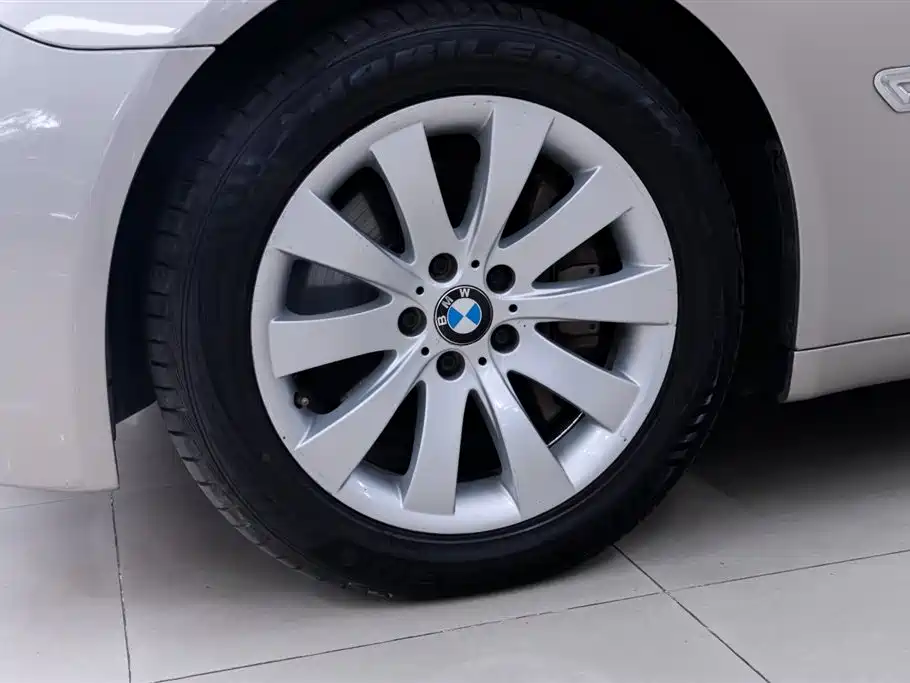 BMW 7 Series 2013 Model 740Li Luxury фото 18