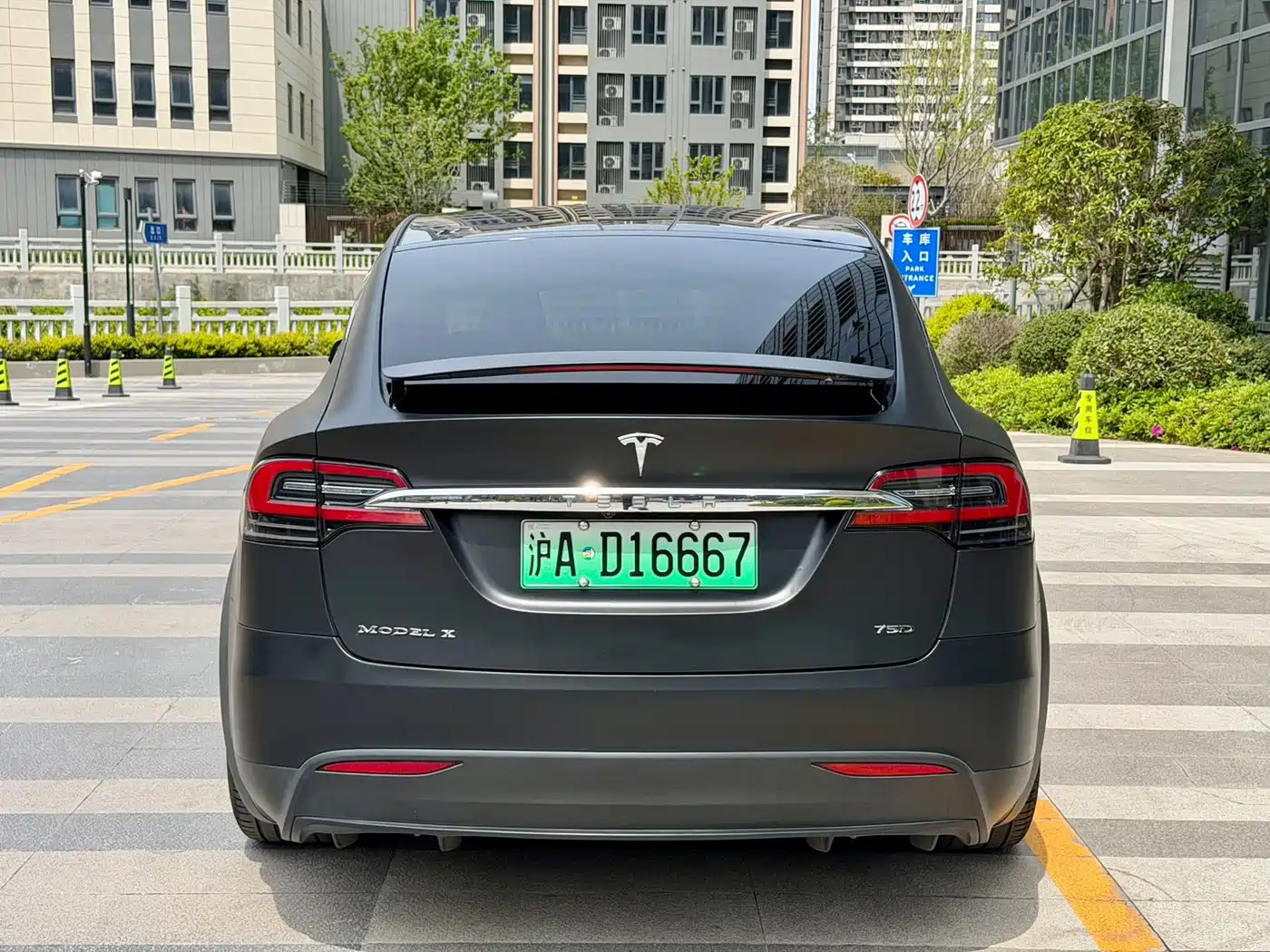 TESLA MODEL X