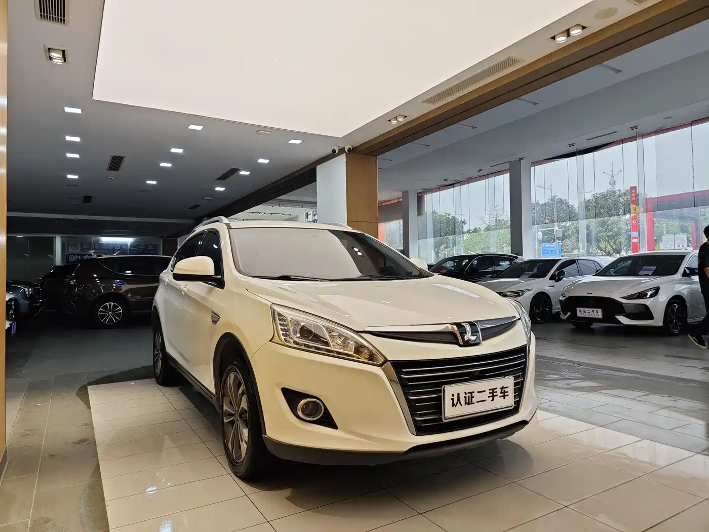 LUXGEN EXCELLENT 6 SUV